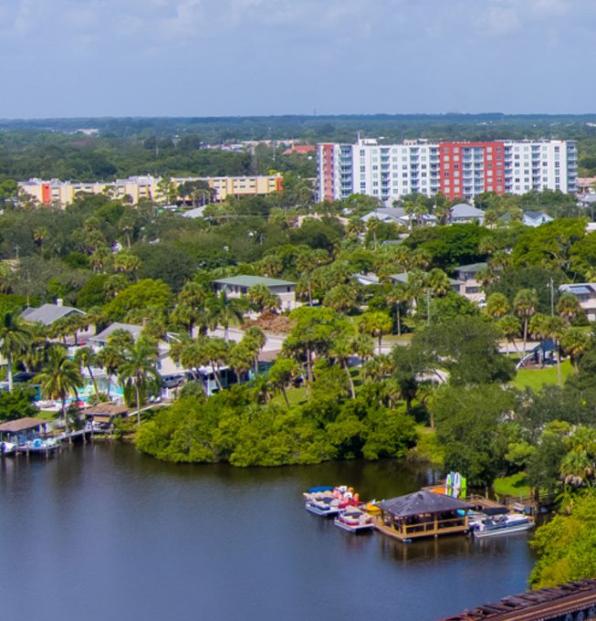 Indian River in Florida flowing past beachfront houses with boats on the shoreline
